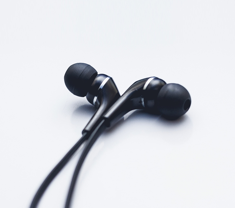 B .C noise-canceling bluetooth headset